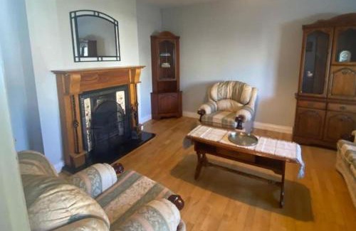 Dromahair Casa | 3 Bedroom House-Sleeps 5-Garden-Parking-Dromahaire