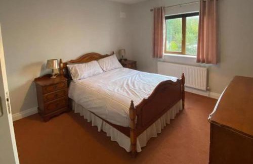 Dromahair Casa | 3 Bedroom House-Sleeps 5-Garden-Parking-Dromahaire