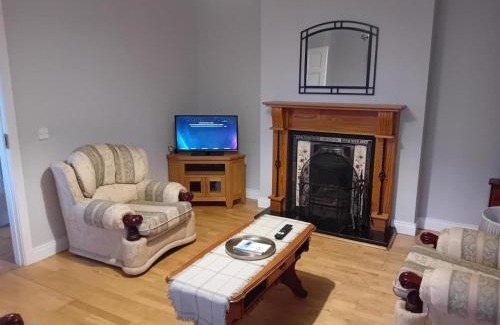 Dromahair Casa | 3 Bedroom House-Sleeps 5-Garden-Parking-Dromahaire