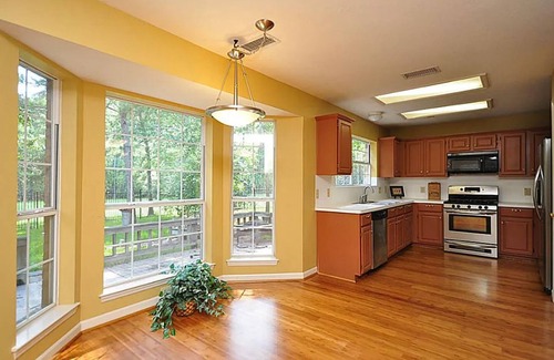 The Woodlands Casa | 3 Bedroom house - The Woodlands - 30+ Days Only- Walk to Bear Branch from yard!