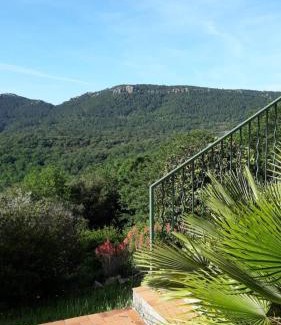 Bagnols-en-Foret Casa | 3-bedroom house with view
