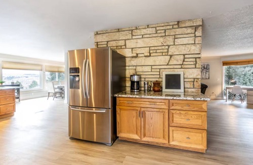 Billings Casa | 3-bedroom house w/Views, Pool & Hot-tub