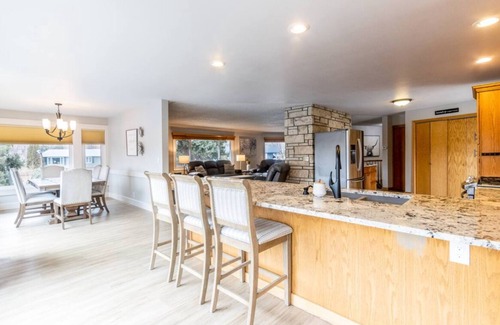 Billings Casa | 3-bedroom house w/Views, Pool & Hot-tub