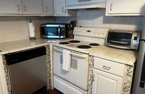 Goose Creek Casa | 3-bedroom house with AC, WiFi in quiet neighborhood Goose Creek Relo/nurse/Corp