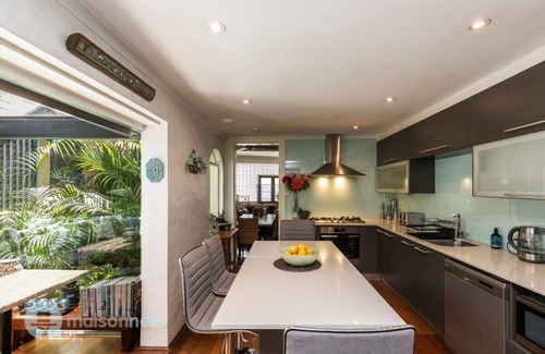 Balmain Casa | 3 Bedroom House With Large Courtyard & City Views