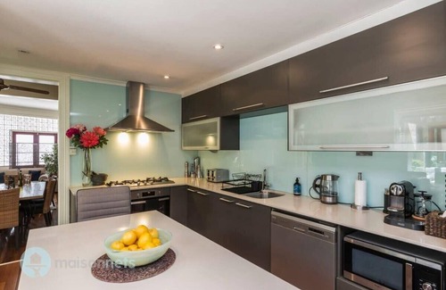 Balmain Casa | 3 Bedroom House With Large Courtyard & City Views