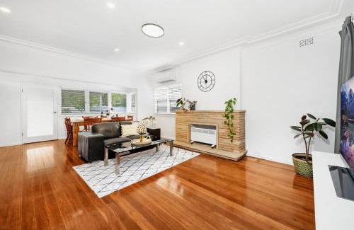 Revesby Casa | 3 Bedroom House with Netflix