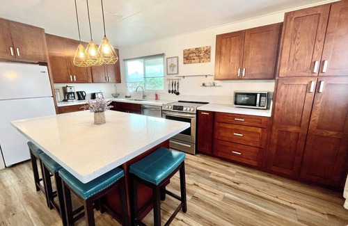 Ewa Casa | 3-bedroom house with AC, parking
