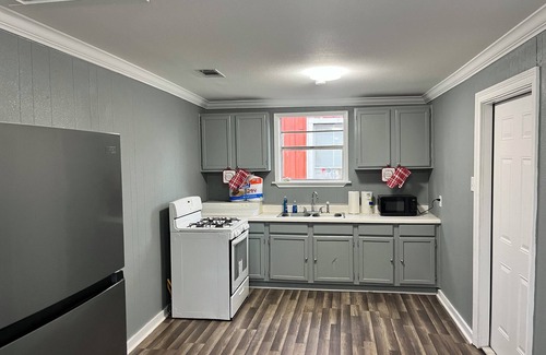 Sunshine Casa | 3-bedroom house with AC, WiFi in Plaquemine / CONTRACTOR FRIENDLY