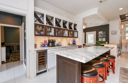 Woodforest Casa | 3-bedroom Houston house with Pool, WiFi, & Home Theater. Start your getaway now