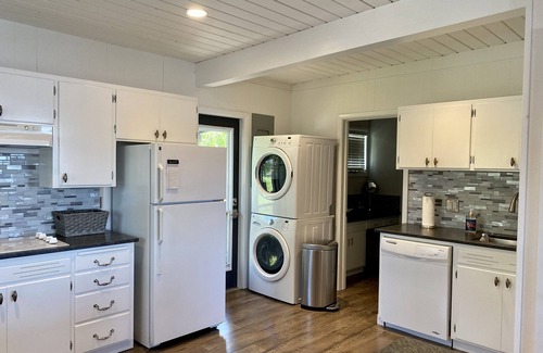 Coeur d'Alene Cabaña | 3 Bedroom Lake Front and View Cabin next to Gozzer Ranch Marina