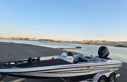 Friant Casa | 3-bedroom Lake House on Millerton Lake! Strong wifi and close hiking trails.