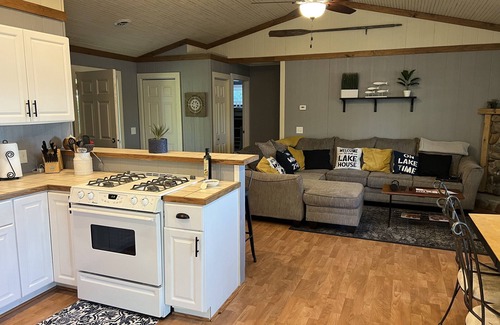 Montello Casa | 3 bedroom lake house & pool, only 35 min. to Wisconsin Dell and Cascade Mountain
