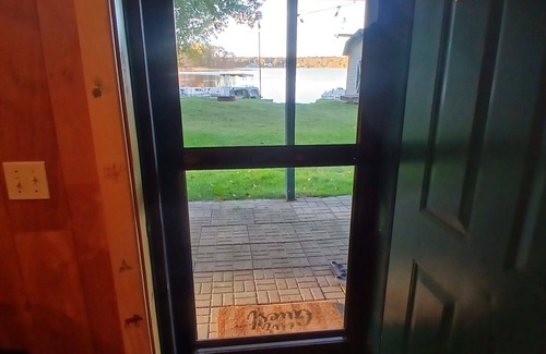 Newaygo Cabina | 3-bedroom Lakefront Cabin on private Lake just minutes from town and 131 highway