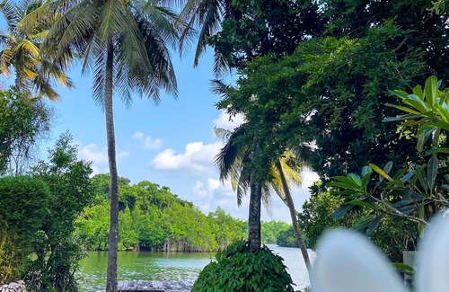 Kathaluwa Villa | 3-bedroom Lakeside Villa With Pool in Ahangama