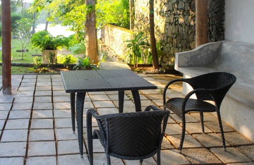 Kathaluwa Villa | 3-bedroom Lakeside Villa With Pool in Ahangama
