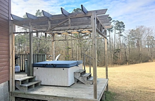 Hatfield Cabina | 3 habitaciones ubicadas en 450 acres w / jacuzzi, senderos privados de ATV; UTV en alquiler;