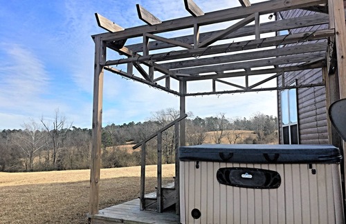 Hatfield Cabina | 3 habitaciones ubicadas en 450 acres w / jacuzzi, senderos privados de ATV; UTV en alquiler;
