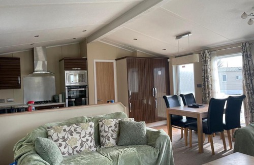 Porthcawl Casa | 3 Bedroom Lodge - Willows 24, Trecco Bay