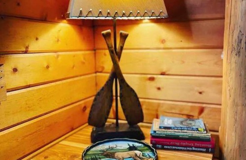 Eureka Springs Casa | 3 Bedroom log cabin with hot tub at Bear Mountain