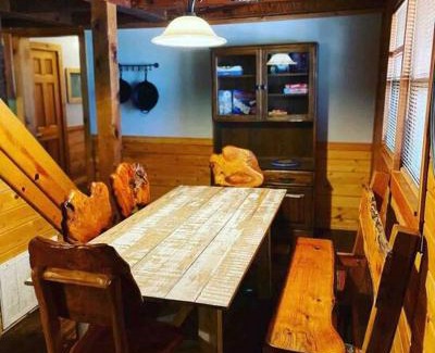 Eureka Springs Casa | 3 Bedroom log cabin with hot tub at Bear Mountain