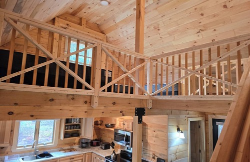 Southwest Harbor Casa | 3-bedroom Log Cabin with AC, WiFi ,Southwest Harbor That Rents SAT-SAT ONLY