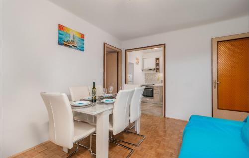 Gostinjac Apartamento | 3 Bedroom Lovely Apartment In Dobrinj