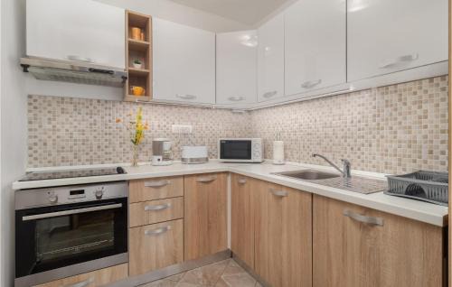 Gostinjac Apartamento | 3 Bedroom Lovely Apartment In Dobrinj