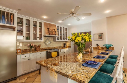 Conchas Chinas Villa | Villa de lujo de 3 dormitorios, vista al mar de 180 grados, piscina privada climatizada