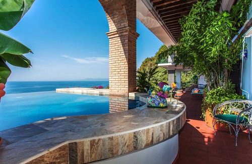 Conchas Chinas Villa | Villa de lujo de 3 dormitorios, vista al mar de 180 grados, piscina privada climatizada