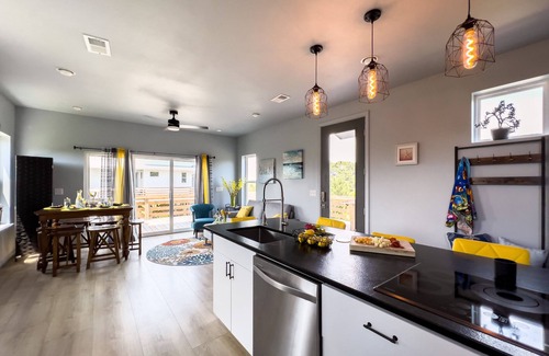 Charleston Casa | 3 bedroom marsh & sunset views. NON SMOKING home 5 minutes from Folly Beach.