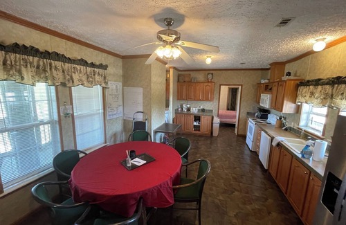 Pointe A La Hache Casa | 3-bedroom mobile home in delightful Delacroix with AC, WiFi