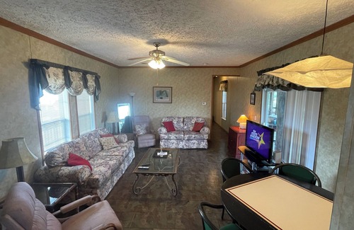 Pointe A La Hache Casa | 3-bedroom mobile home in delightful Delacroix with AC, WiFi