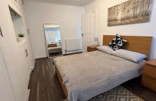 North Finchley Casa | 3 Bedroom modern house 15 min to tube, shops near by