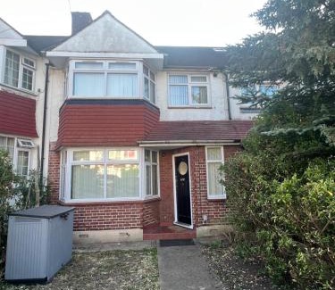 North Finchley Casa | 3 Bedroom modern house 15 min to tube, shops near by