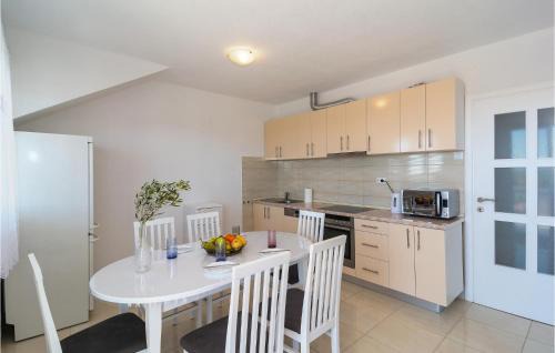 Cove Makarac (Milna) Apartamento | 3 Bedroom Nice Apartment In Milna