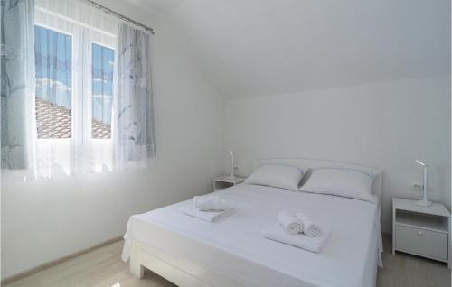Cove Makarac (Milna) Apartamento | 3 Bedroom Nice Apartment In Milna