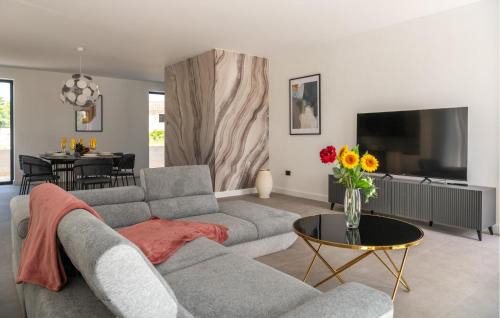 Orbanici Casa | 3 Bedroom Nice Home In Orbanici