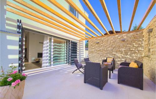 Risika Casa | 3 Bedroom Nice Home In Risika