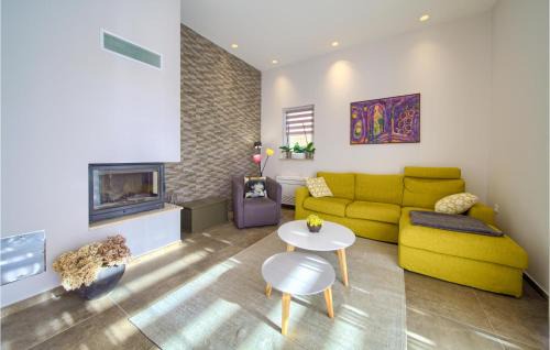 Risika Casa | 3 Bedroom Nice Home In Risika