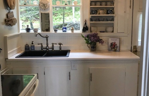 Boothbay Harbor Cabaña | 3 Bedroom Oceanfront Cottage with Private Dock and Amazing Views of Linekin Bay!