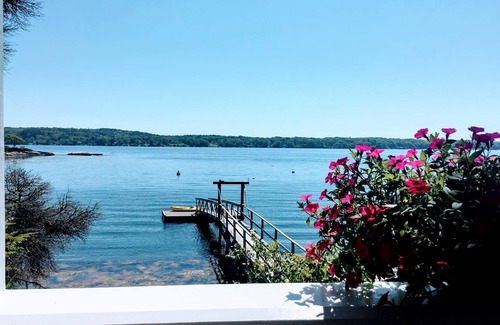 Boothbay Harbor Cabaña | 3 Bedroom Oceanfront Cottage with Private Dock and Amazing Views of Linekin Bay!