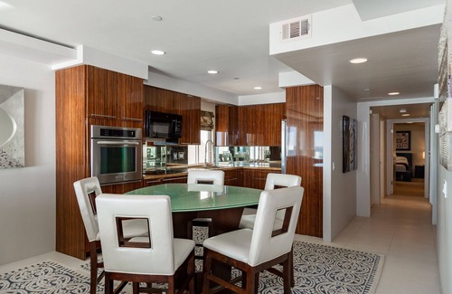 Carlsbad Village Condominio | Condominio de 2 dormitorios con una ubicación ideal frente a la playa, a 1 cuadra del pueblo de Carlsbad