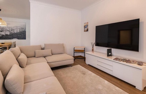 Paco De Arcos Apartamento | 3 Bedroom Oeiras Wonder W/Balcony by LovelyStay