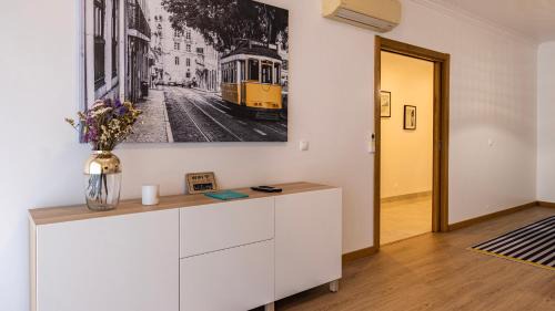Paco De Arcos Apartamento | 3 Bedroom Oeiras Wonder W/Balcony by LovelyStay
