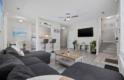 Myrtle Beach Villa | 3-Bedroom, Pet Friendly Villa w/ Private Yard--3 min walk to Beach!