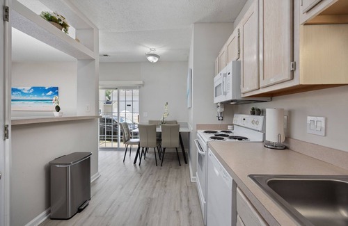 Myrtle Beach Villa | 3-Bedroom, Pet Friendly Villa w/ Private Yard--3 min walk to Beach!
