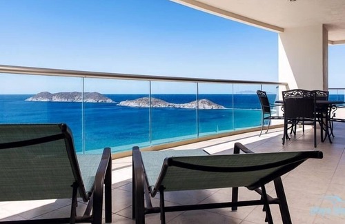 San Carlos Condominio | 3 Bedroom Playa Blanca 1410 Condo by RedAwning