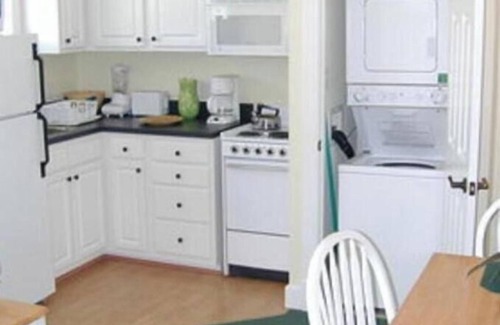 Lackey Complejo | 3-bedroom resort in charming Williamsburg with fitness room, AC
