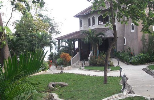 Ocho Rios Cabaña | 3 dormitorios junto al mar Cottage - Piscina / Playa / Wifi / Restaurante / Housekeeping HCN